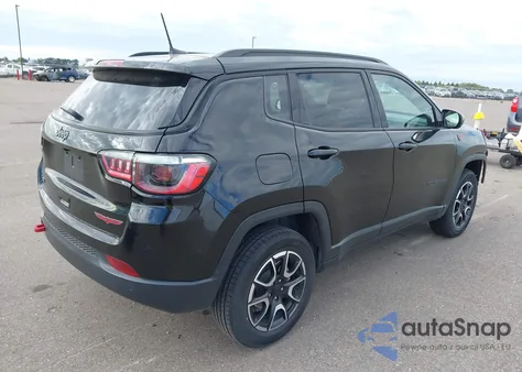 2024 Jeep Compass Trailhawk 4X4 from USA, damaged, VIN 3C4NJDDN6RT137220